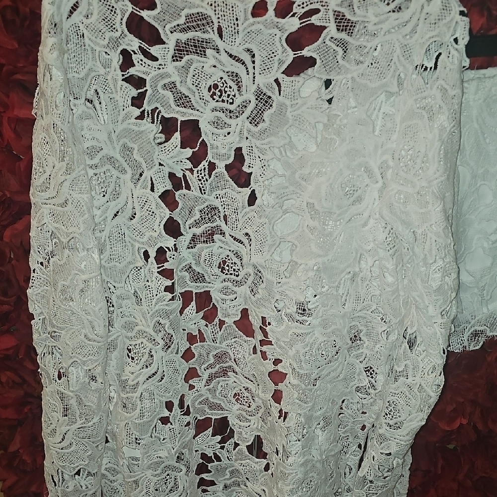 Women's NEW Elegant Lace Cardigan and Short Set Size L/XLarge - Picture 6 of 6